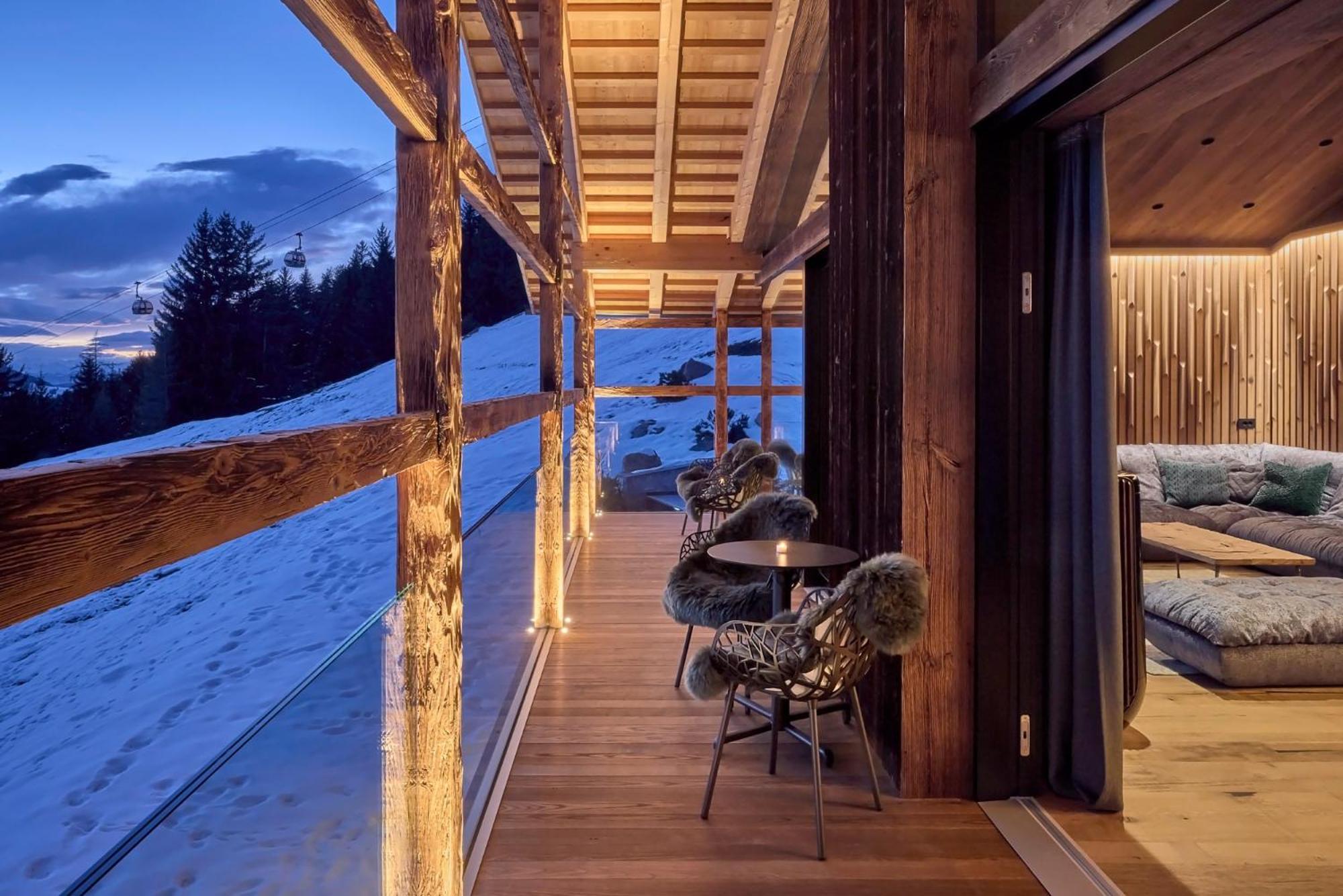Luxury Chalet Vilaiet Urtijëi Buitenkant foto